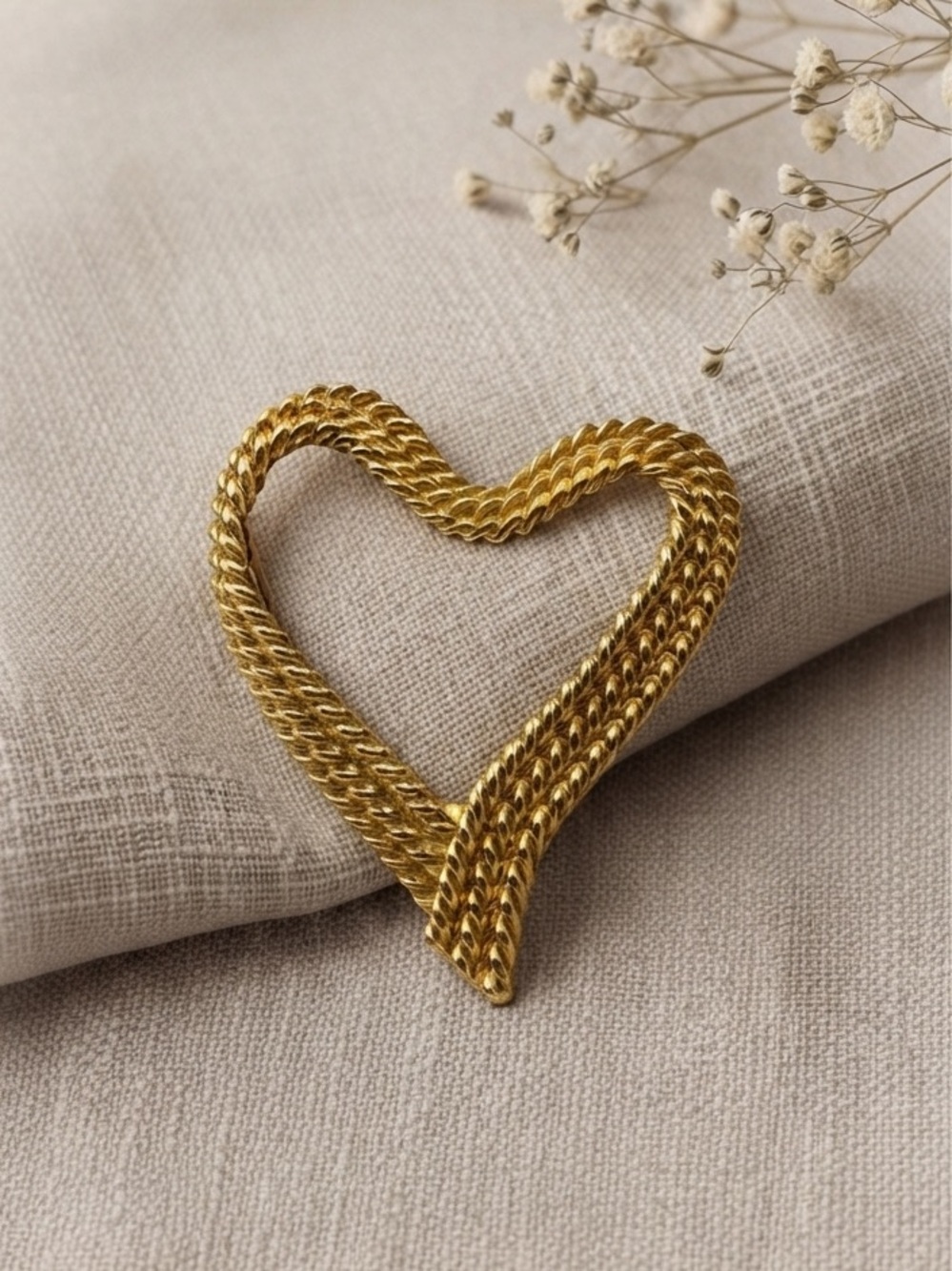 Vintage Large Textured Gold Tone Rope Twist Open Heart Brooch